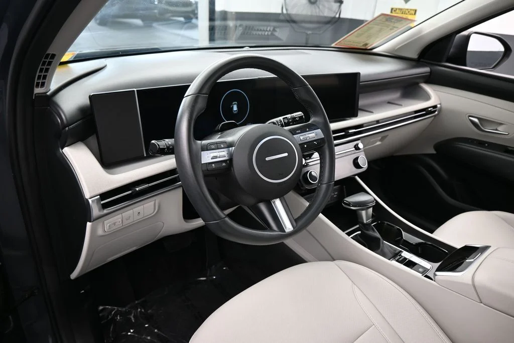 Used 2025 Ecotronic Gray Hyundai SEL Convenience image 9