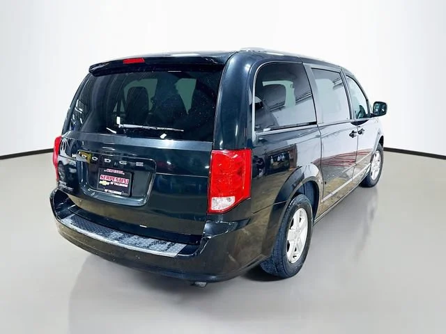 Used 2013 Brilliant Black Crystal Pearlcoat Dodge SXT image 7