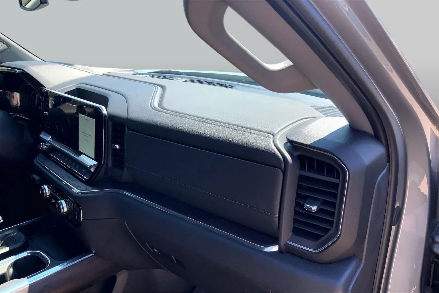 Used 2024 Sterling Metallic GMC SLT image 19
