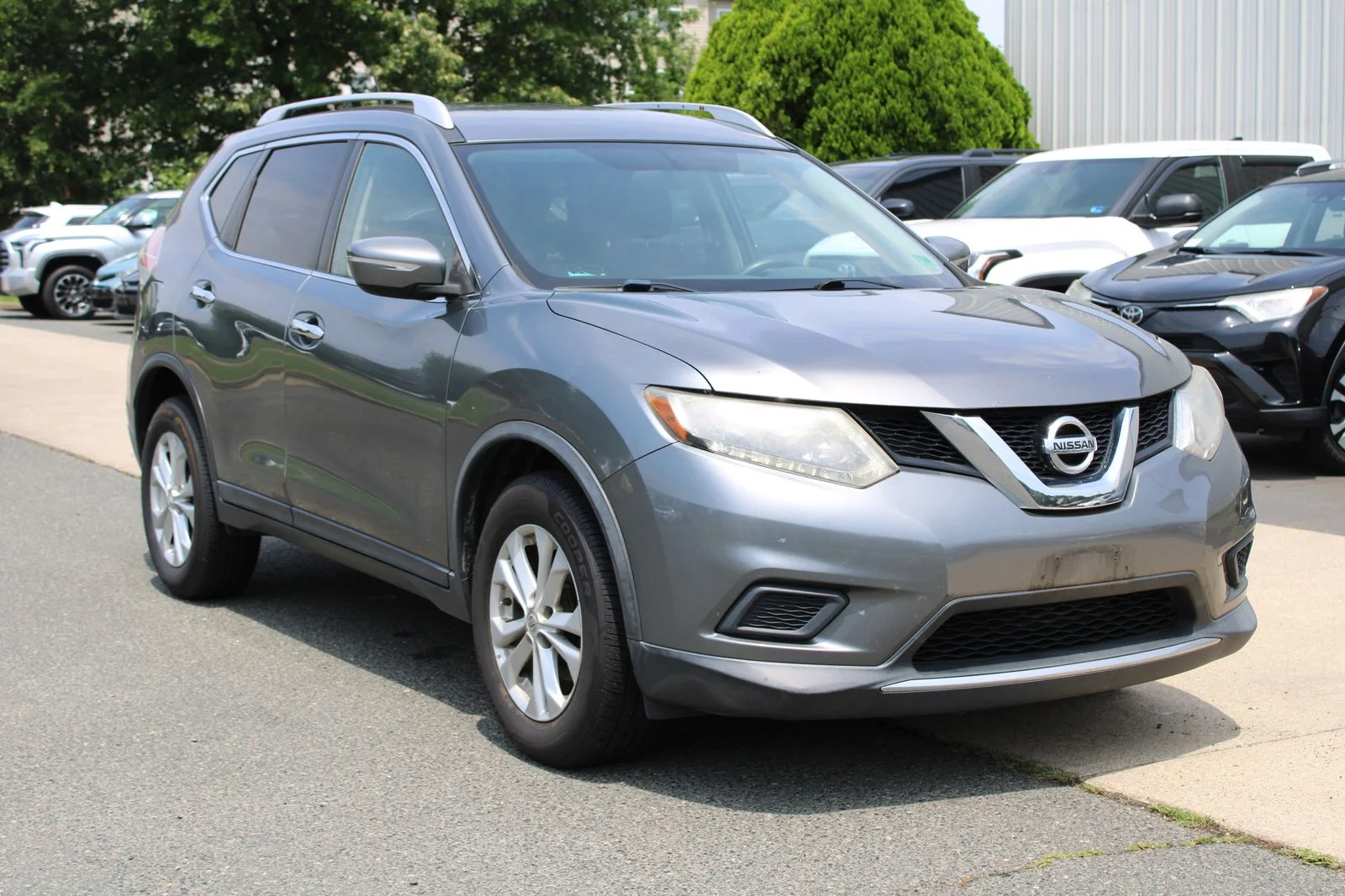 Used 2015 Gray Nissan SV image 1