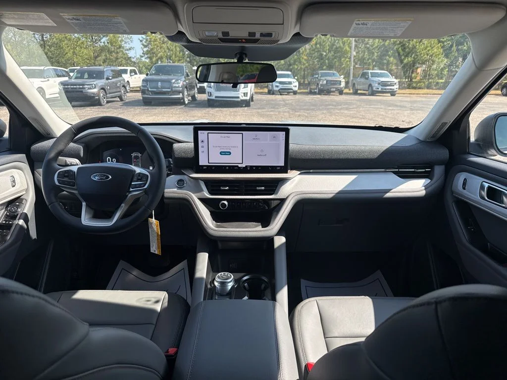 New 2026 Space White Metallic Ford Active image 27
