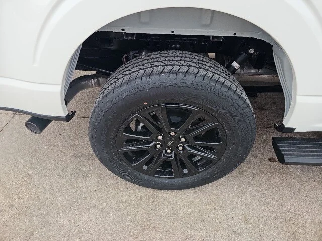 New 2025 Star White Metallic Tri-Coat Ford Platinum® image 40