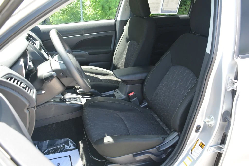 Used 2024 Silver Mitsubishi 2.0 ES image 9