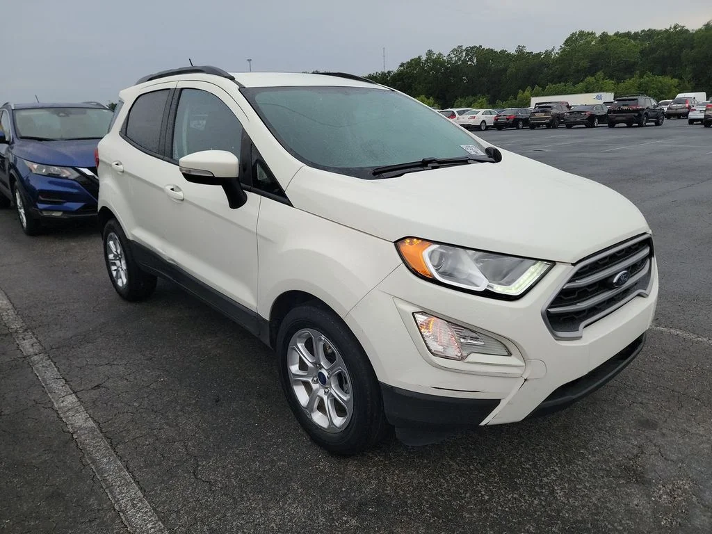 Used 2021 White Ford SE image 3