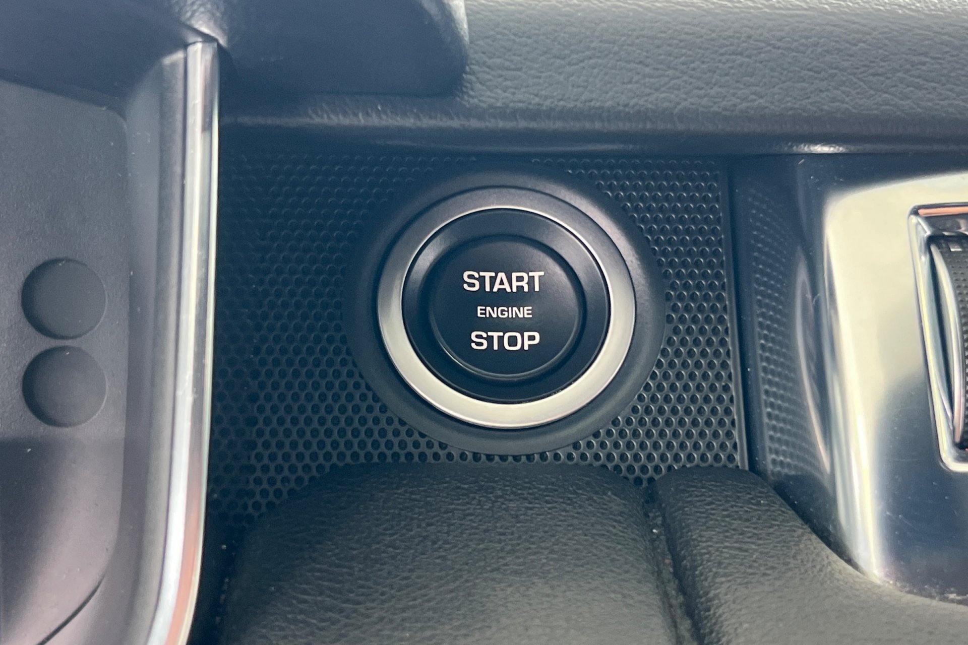 Used 2022 Fuji White Land Rover HSE Silver Edition image 25