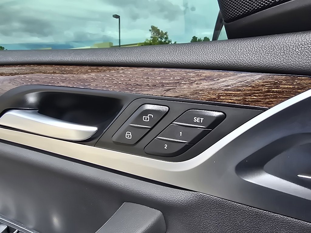 Used 2021 Glacier Silver Metallic BMW xDrive30e image 17