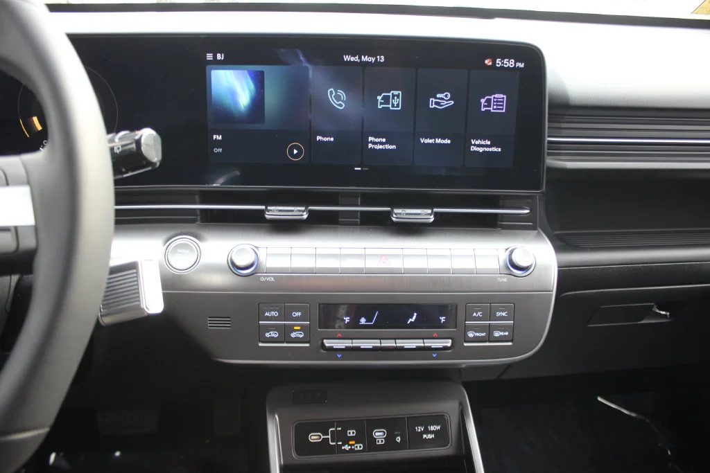 Used 2026 White Hyundai SEL Premium image 9