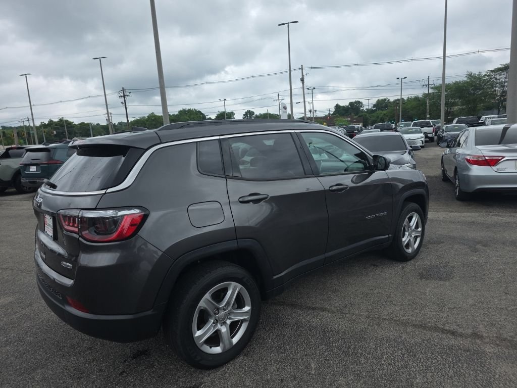 Used 2023 Gray Jeep Latitude image 5