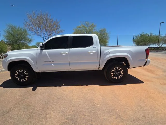 Used 2019 White Toyota SR5 image 4