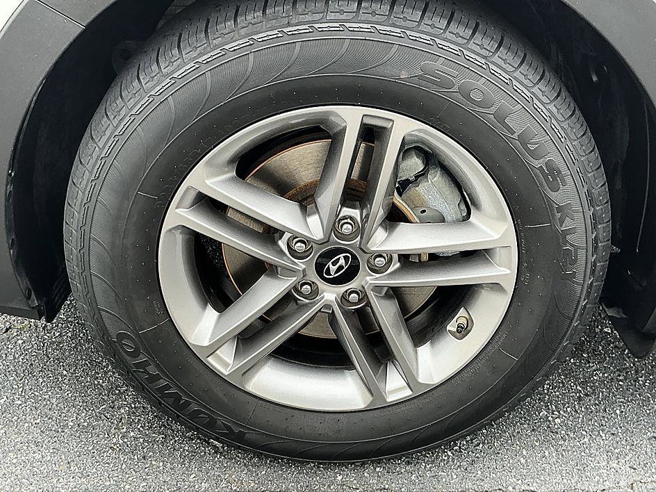 Used 2018 Pearl White Hyundai 2.4L image 10
