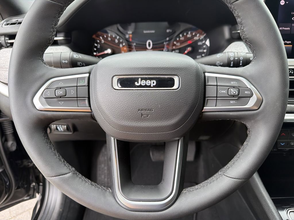 Used 2024 Black Jeep Latitude Lux FWD image 26