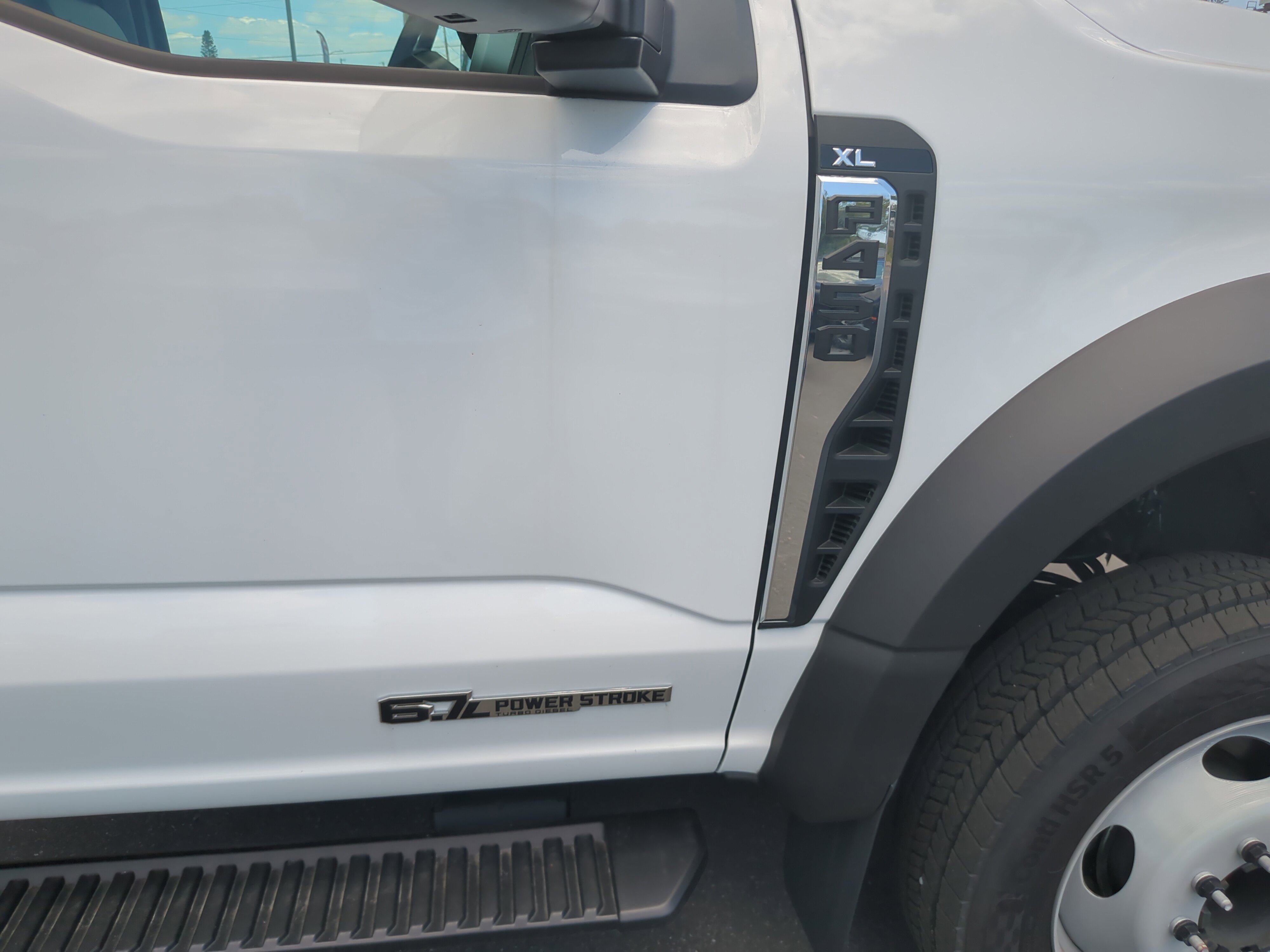 2025 Ford F-450 Super Duty Chassis Cab XL - Photo 9