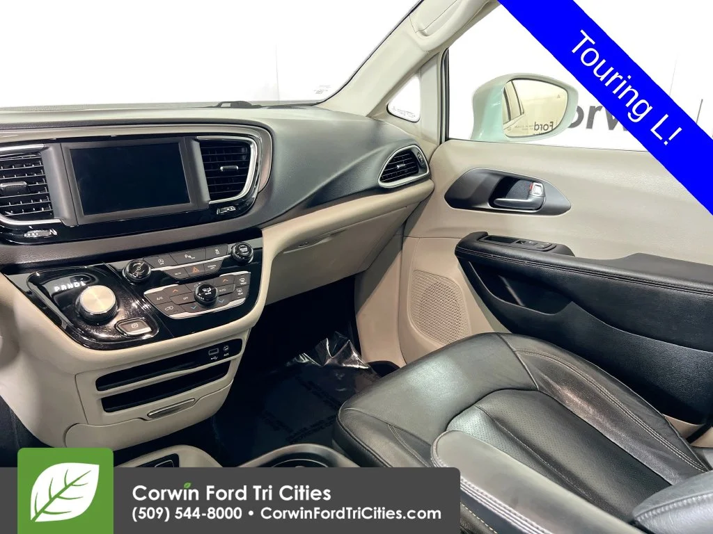 Used 2020 Bright White Clearcoat Chrysler Touring L image 27