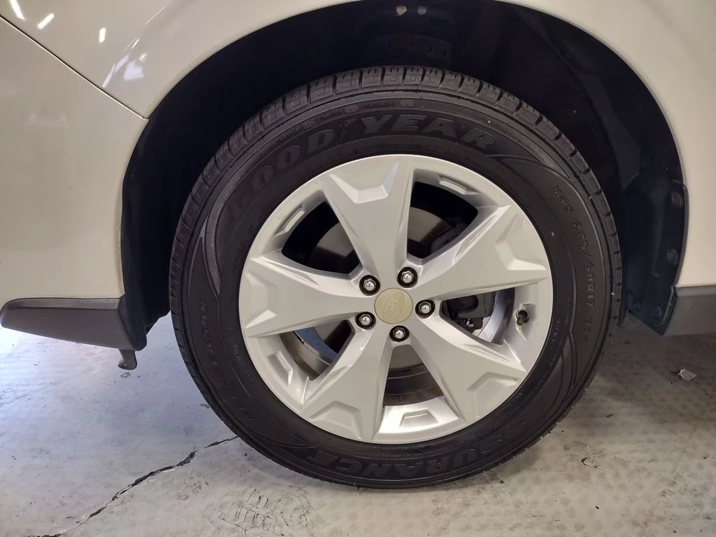 Used 2015 White Subaru 2.5i Premium image 5
