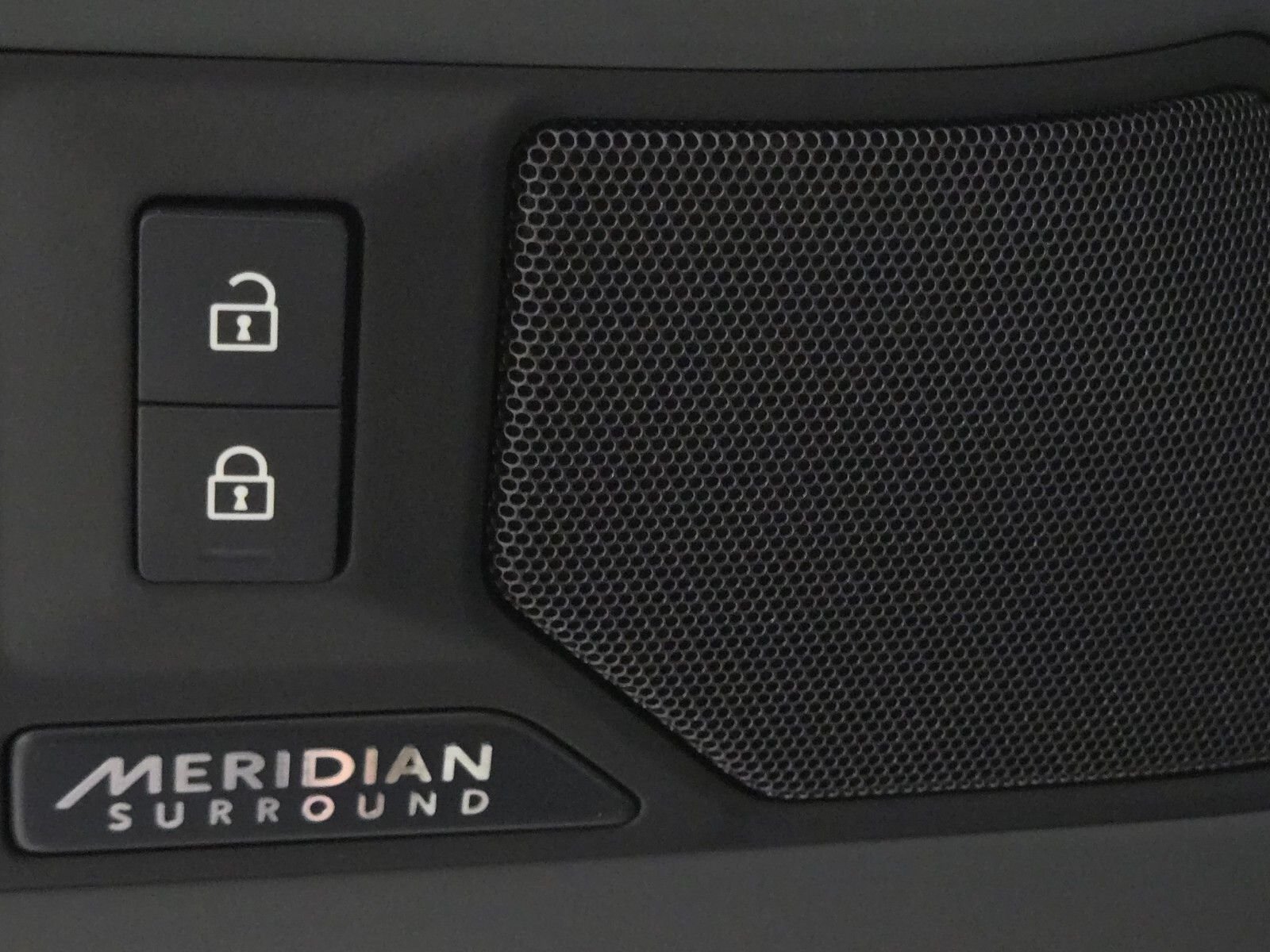 New 2026 Tasman Blue Land Rover X-Dynamic SE image 25