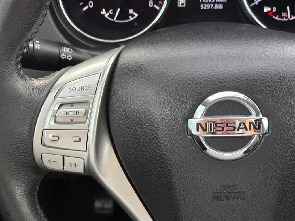 Used 2015 White Nissan SL image 16
