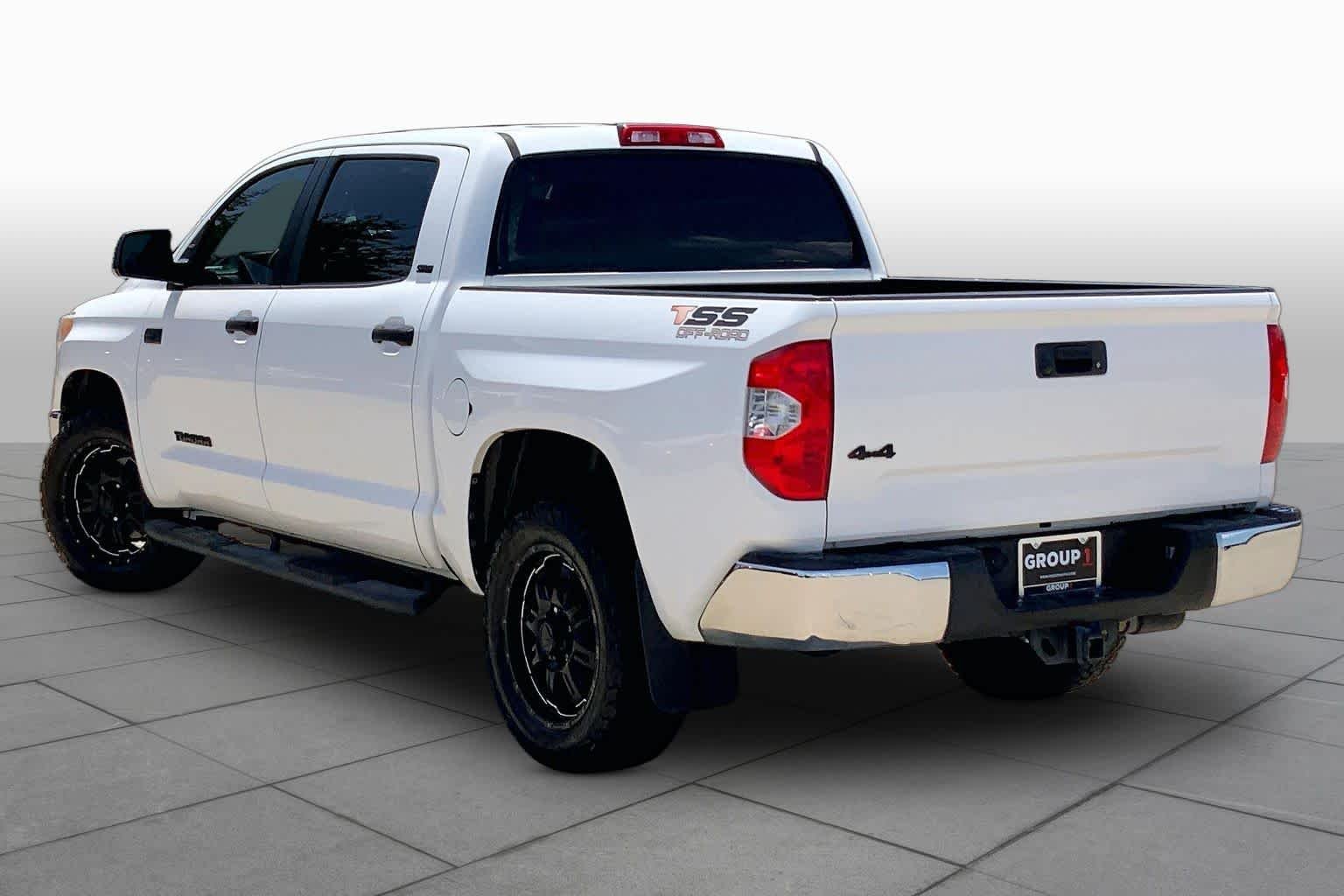 Used 2017 Super White Toyota SR5 image 12