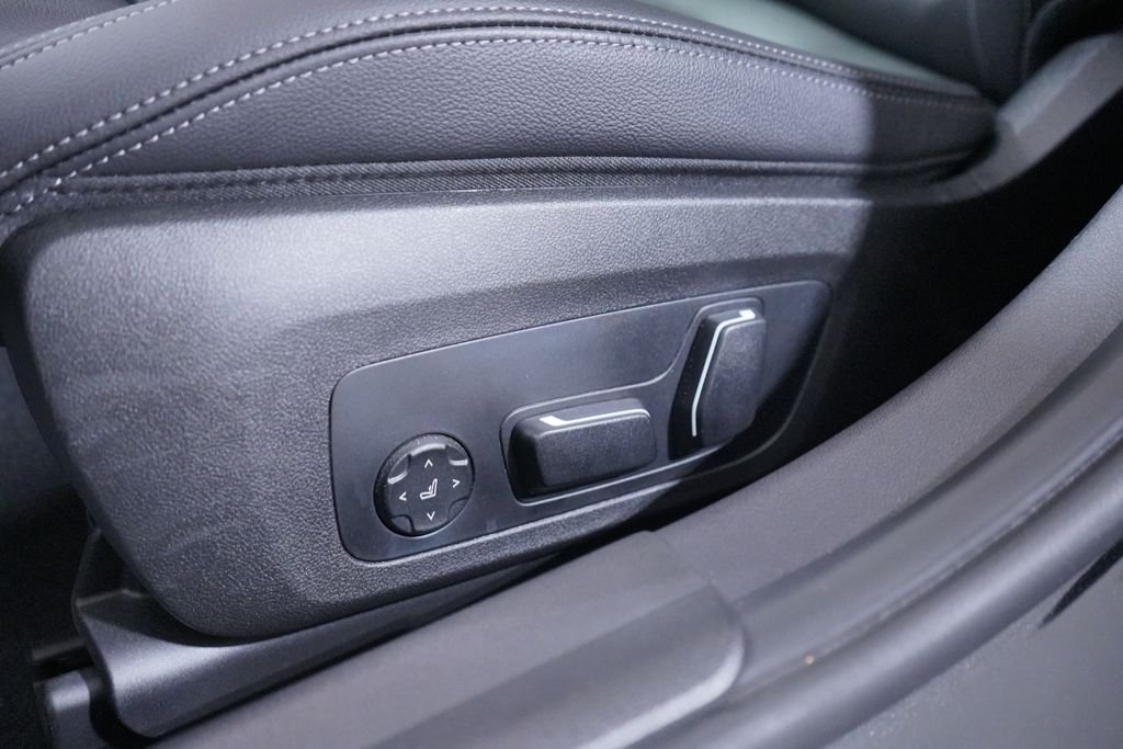 Used 2026 Black Sapphire Metallic BMW 330i image 8