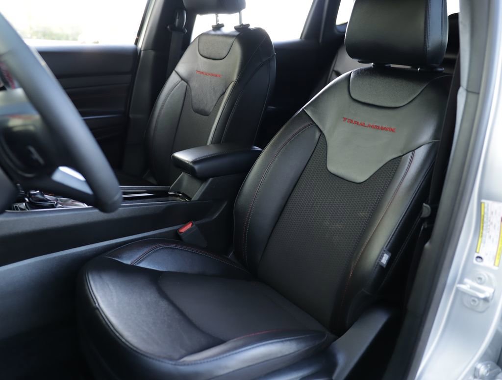 Used 2025 Silver Jeep Trailhawk 4x4 image 21