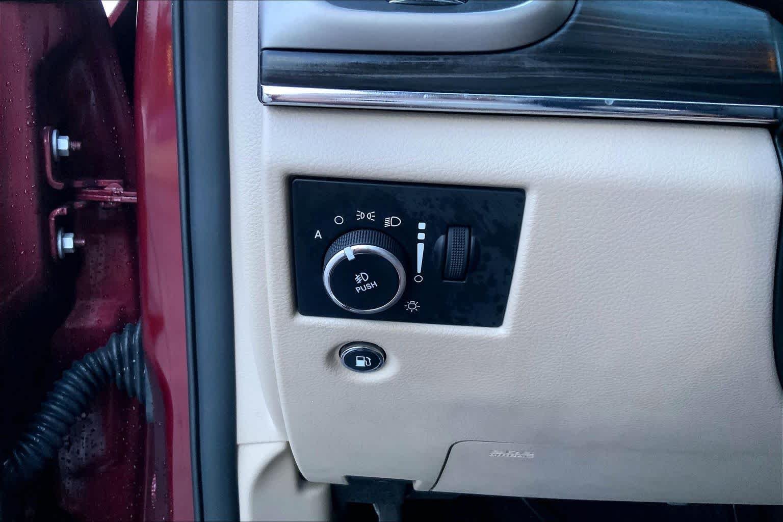 Used 2021 Velvet Red Pearlcoat Jeep Limited image 23