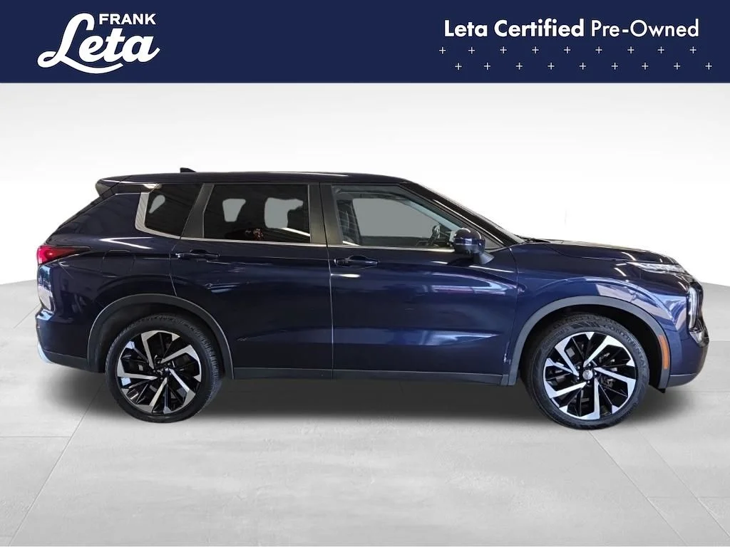 Used 2022 Blue Mitsubishi SE image 7