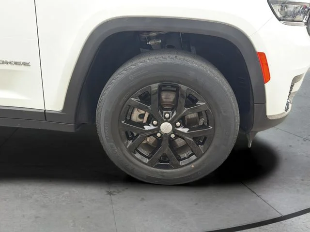 Used 2022 White Jeep Limited image 31