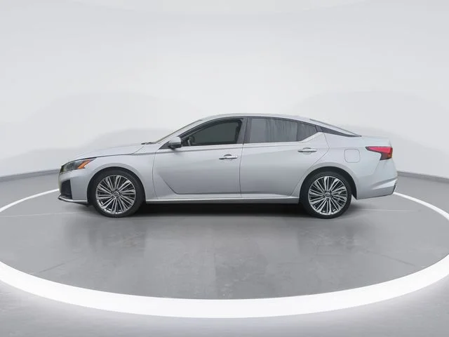 Used 2023 Silver Nissan 2.5 SL image 5