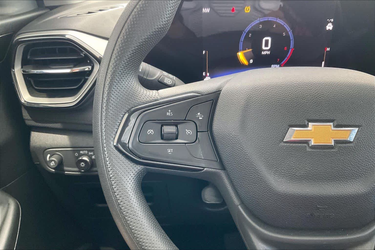 Used 2025 Summit White Chevrolet LS image 22