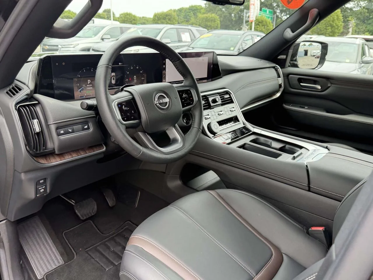 Used 2025 Super Black Nissan SL 4WD image 15