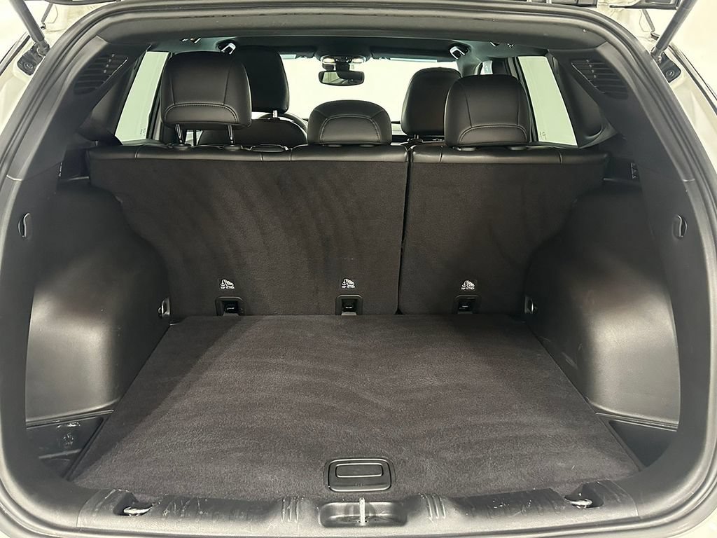 Used 2023  Jeep Altitude image 5