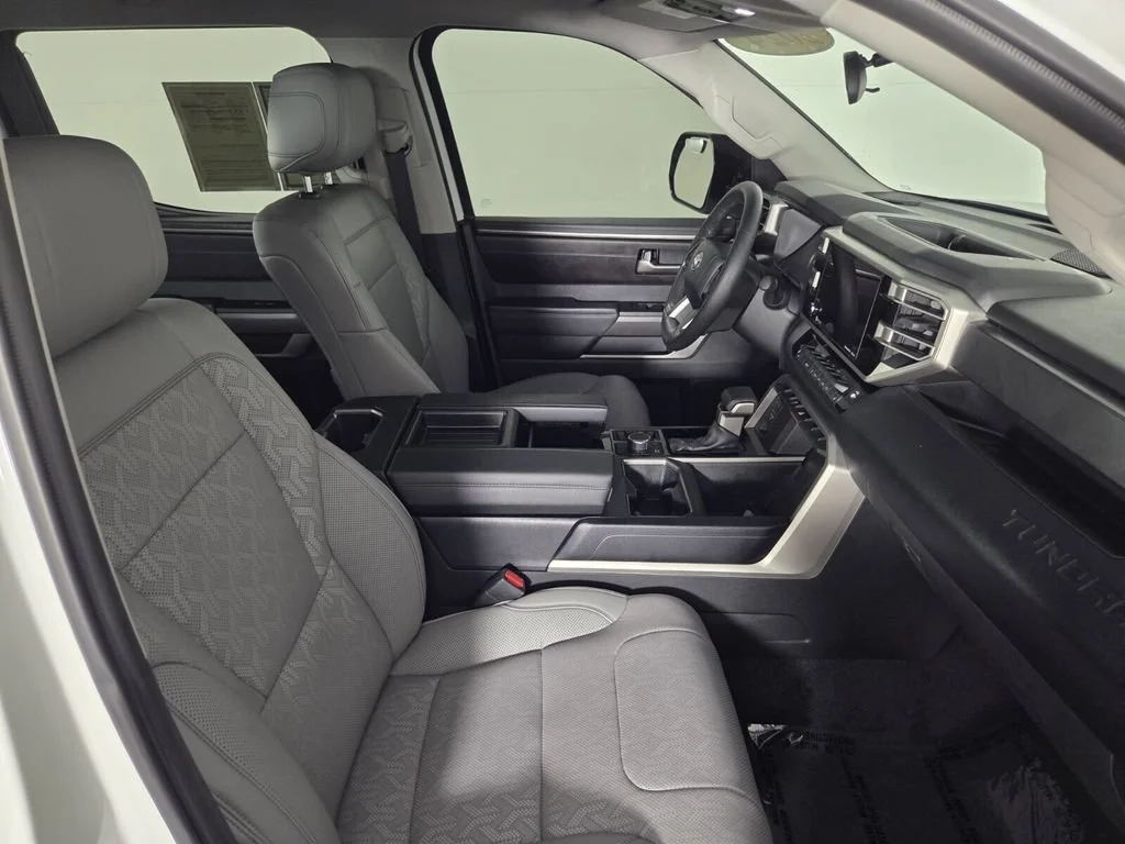 Used 2024 Ice Toyota SR5 image 31