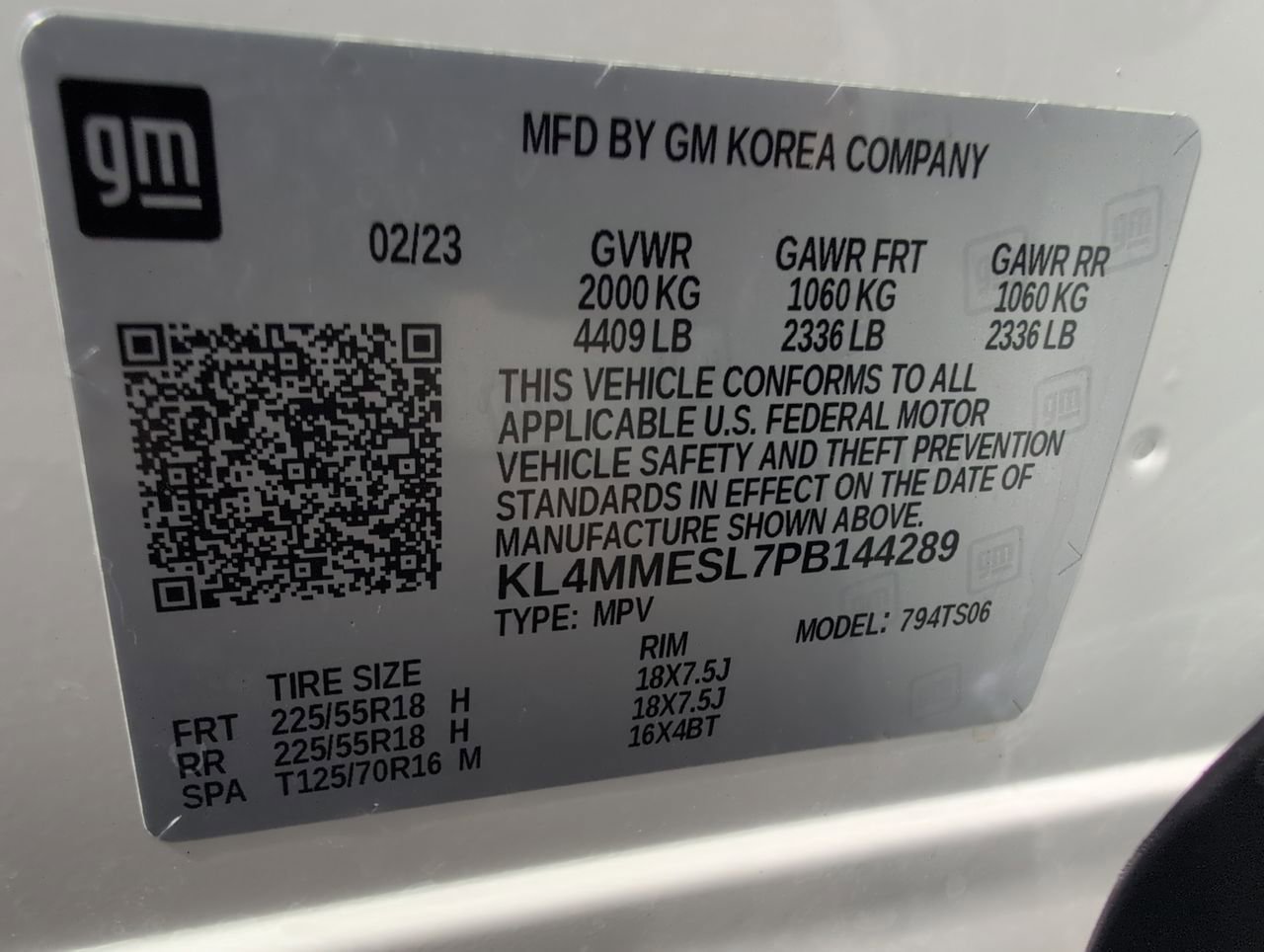 Used 2023 Summit White Buick Select image 31