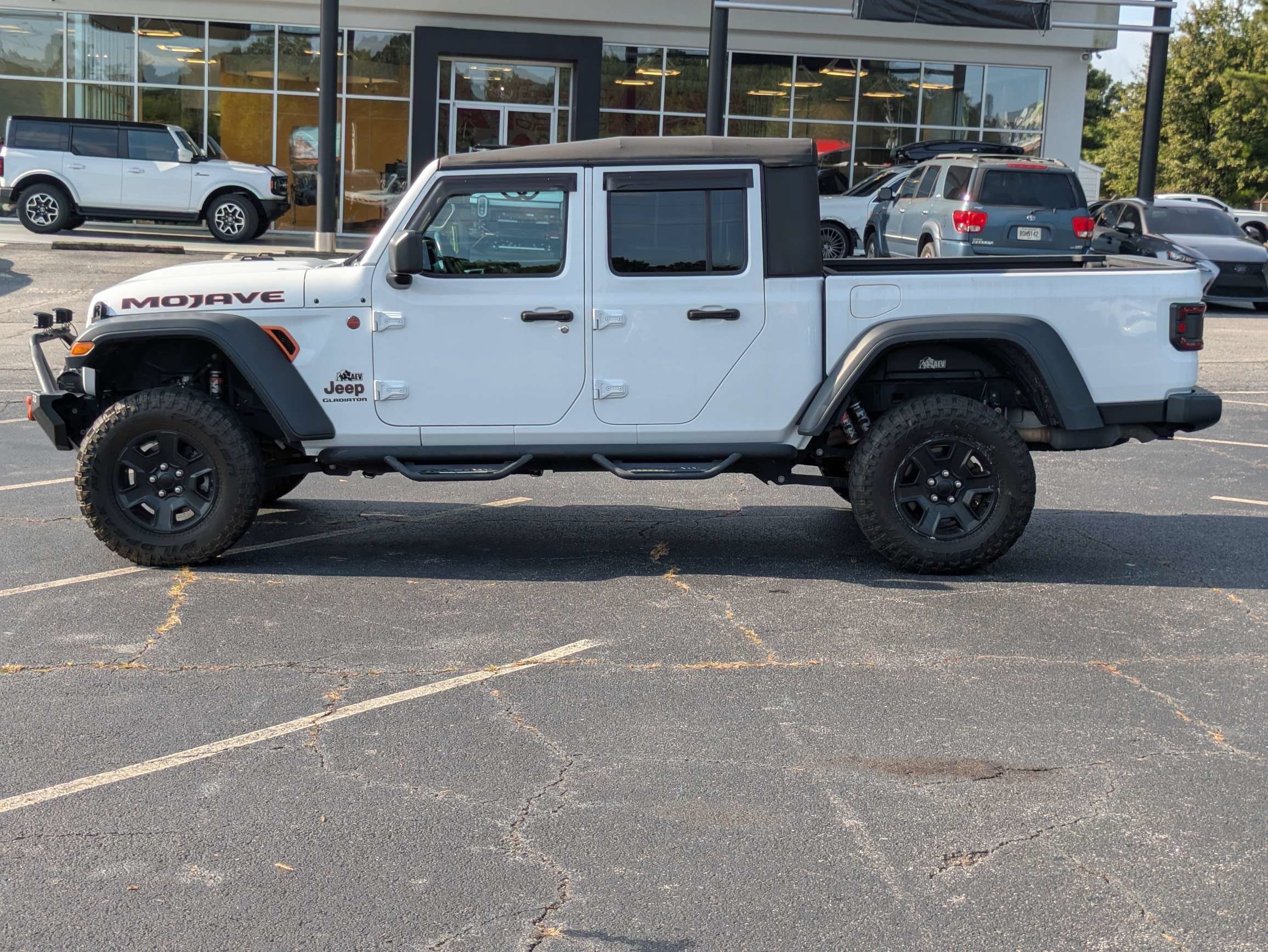 Used 2021 White Jeep Mojave image 6
