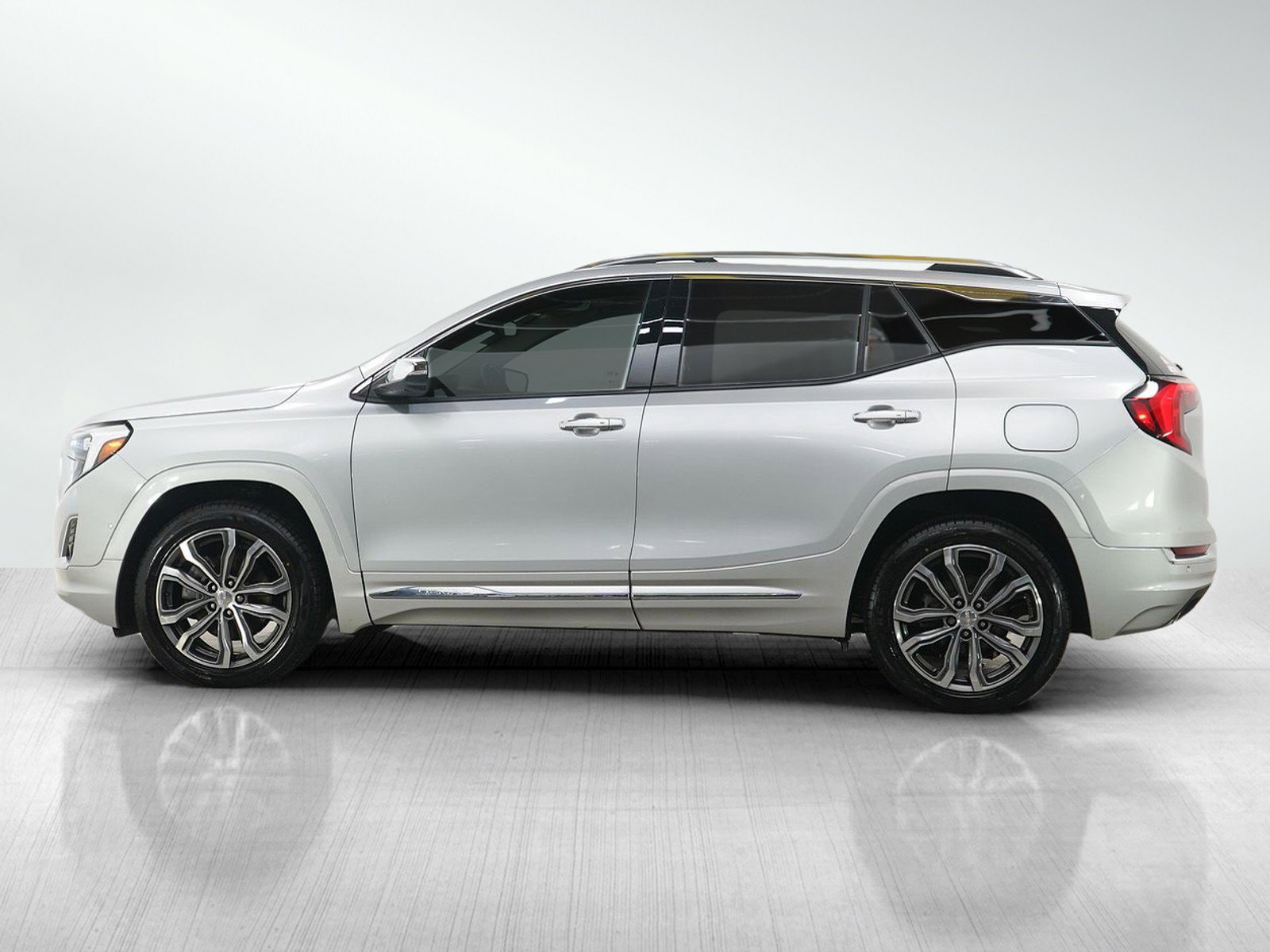 Used 2020 GMC Terrain Denali with VIN 3GKALXEX3LL346095 for sale in Roseville, Minnesota