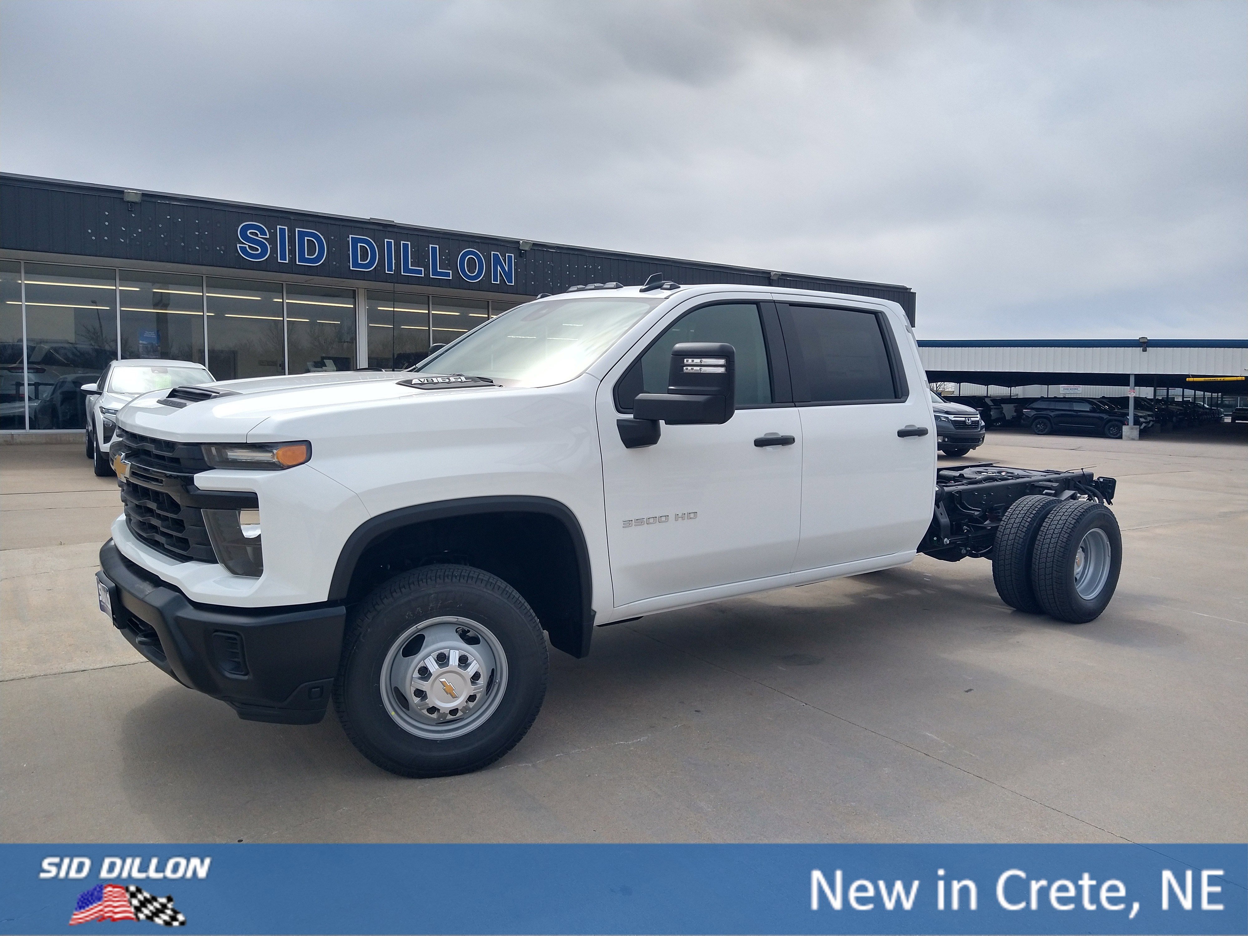 Summit White 2026 Chevrolet Silverado 3500HD Chassis Work Truck Crew Cab 4WD Pickup Truck Four-Wheel Drive