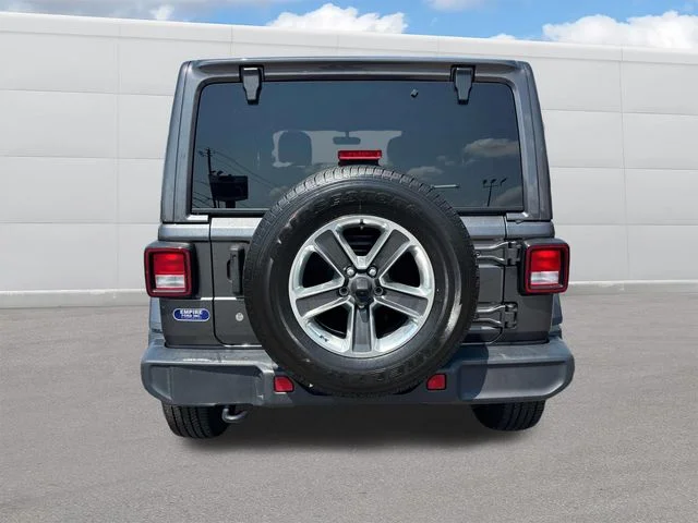 Used 2020 Gray Jeep Unlimited Sahara image 4