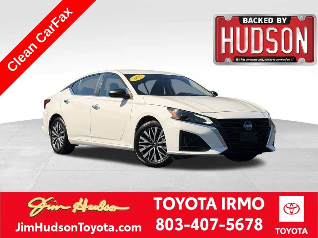 Used 2025 White Nissan 2.5 SV image 1