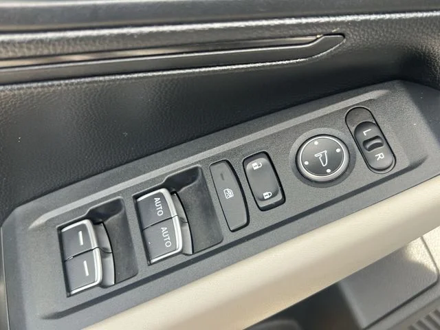 Used 2023  Honda LX image 30