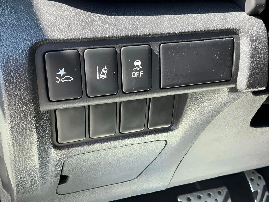 Used 2022  Mitsubishi SE image 27