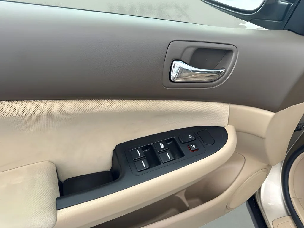 Used 2006 Gold Honda Value Package image 12