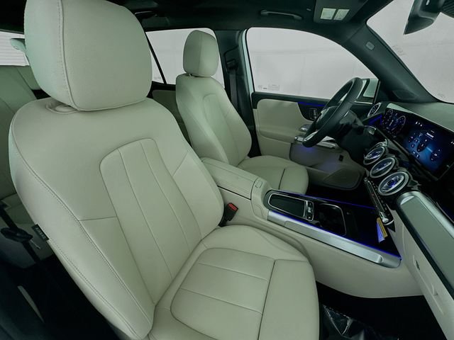 New 2026 Polar White Mercedes-Benz GLB 250 image 27