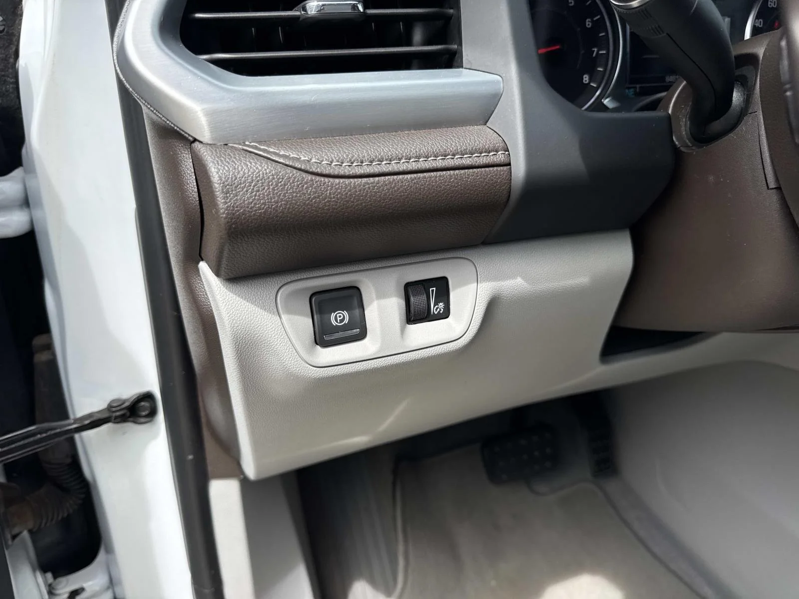 Used 2019 White GMC SLT image 20
