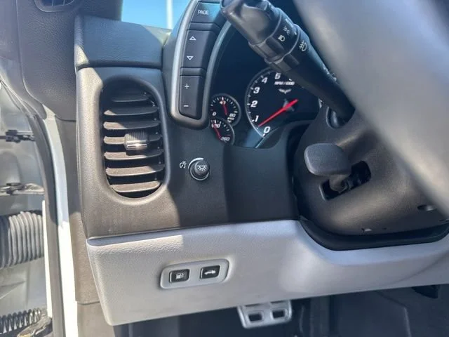 Used 2005 Arctic White Chevrolet Base image 18