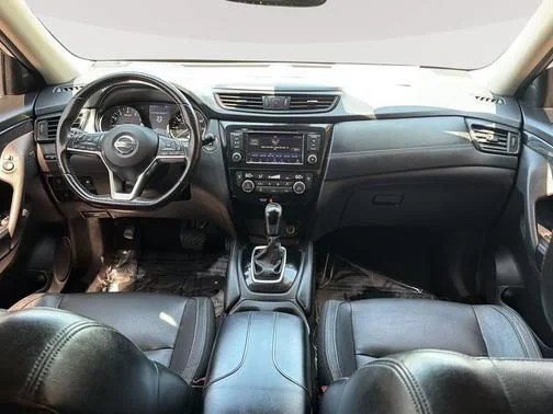 Used 2018 Pearl White Nissan SL image 9