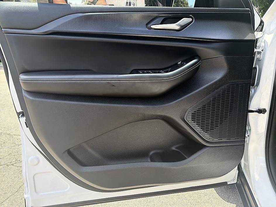 Used 2024 Bright White Clearcoat Jeep Altitude X image 9