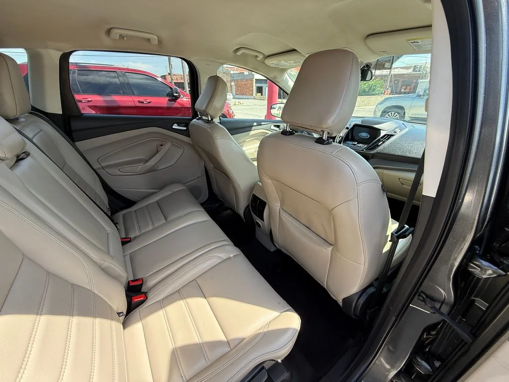 Used 2019 Gray Ford SEL image 12
