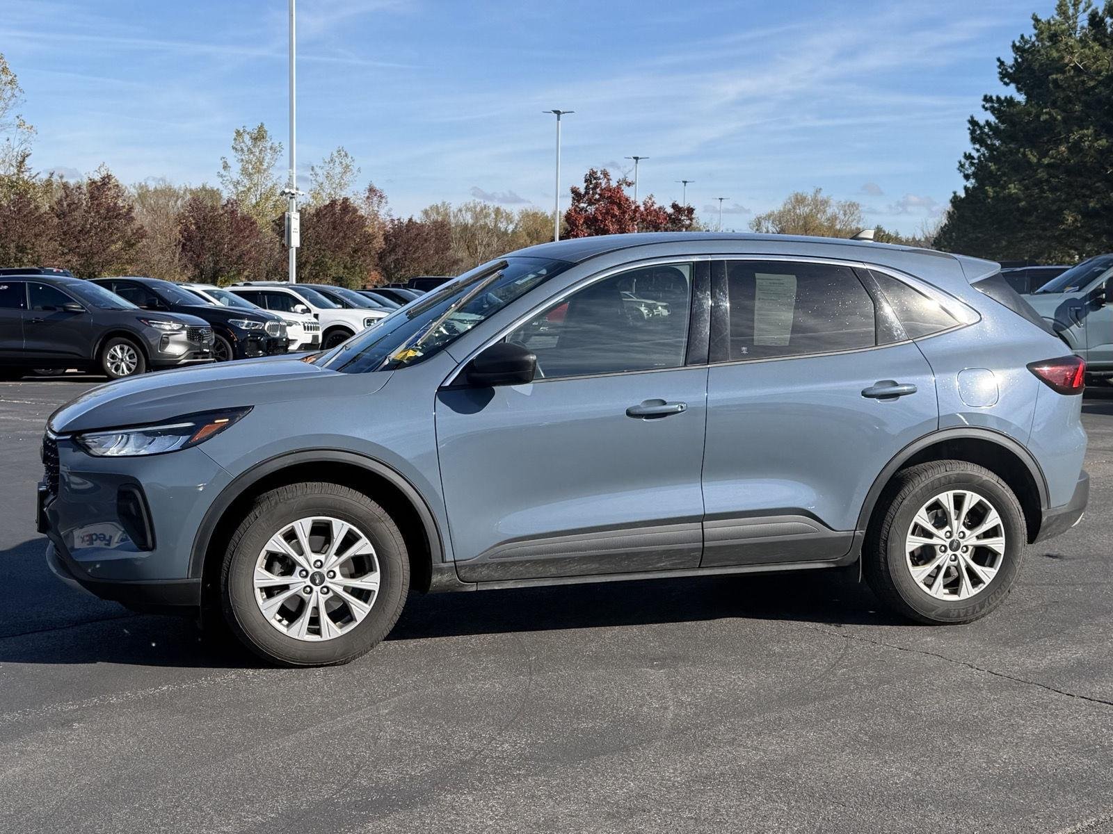 Used 2023 Vapor Blue Ford Active image 4