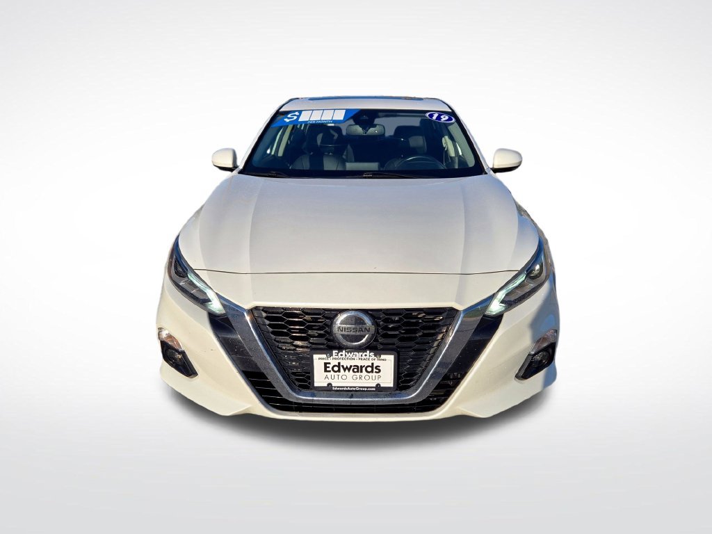 Used 2019 White Nissan 2.5 SL image 8