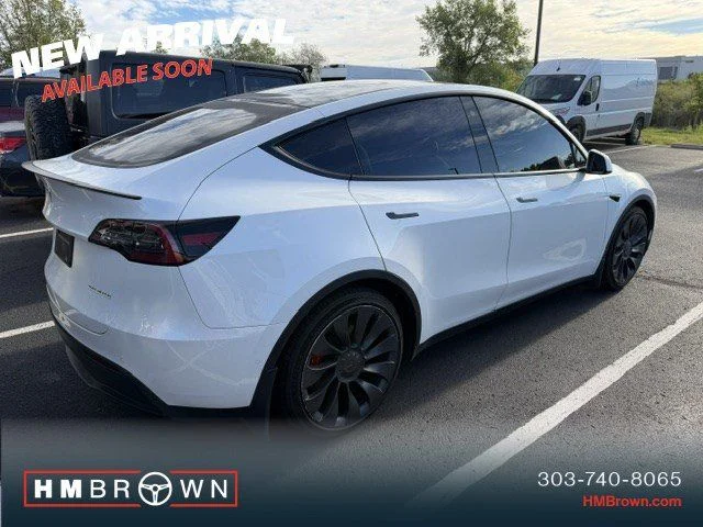 Used 2022  Tesla Performance image 4
