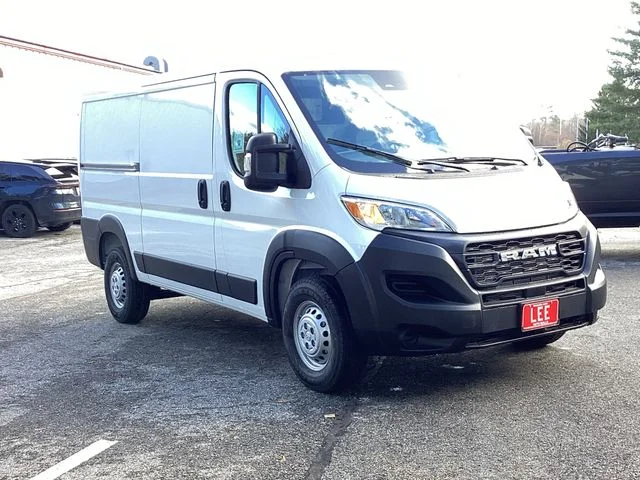 New 2026 Bright White Clearcoat Ram PROMASTER 1500 TRADESMAN CARGO VAN LOW ROOF 136